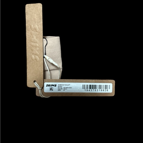 Skims Everyday Sculpt Short - Picture 3 of 3